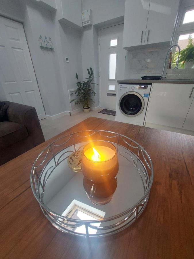 New, Stylish Studio Flat With Private Patio And Free On-Street Parking Check Out At 11Am Bournemouth Exterior foto