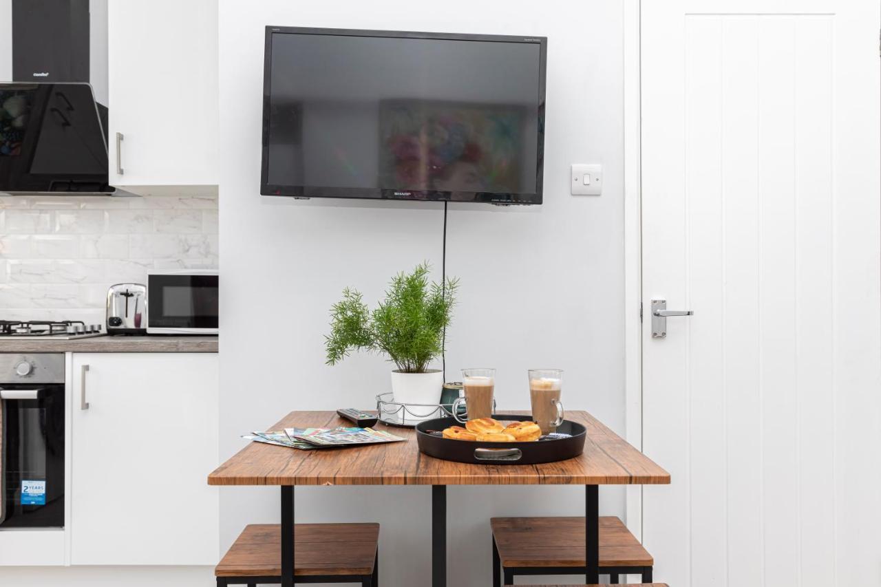 New, Stylish Studio Flat With Private Patio And Free On-Street Parking Check Out At 11Am Bournemouth Exterior foto