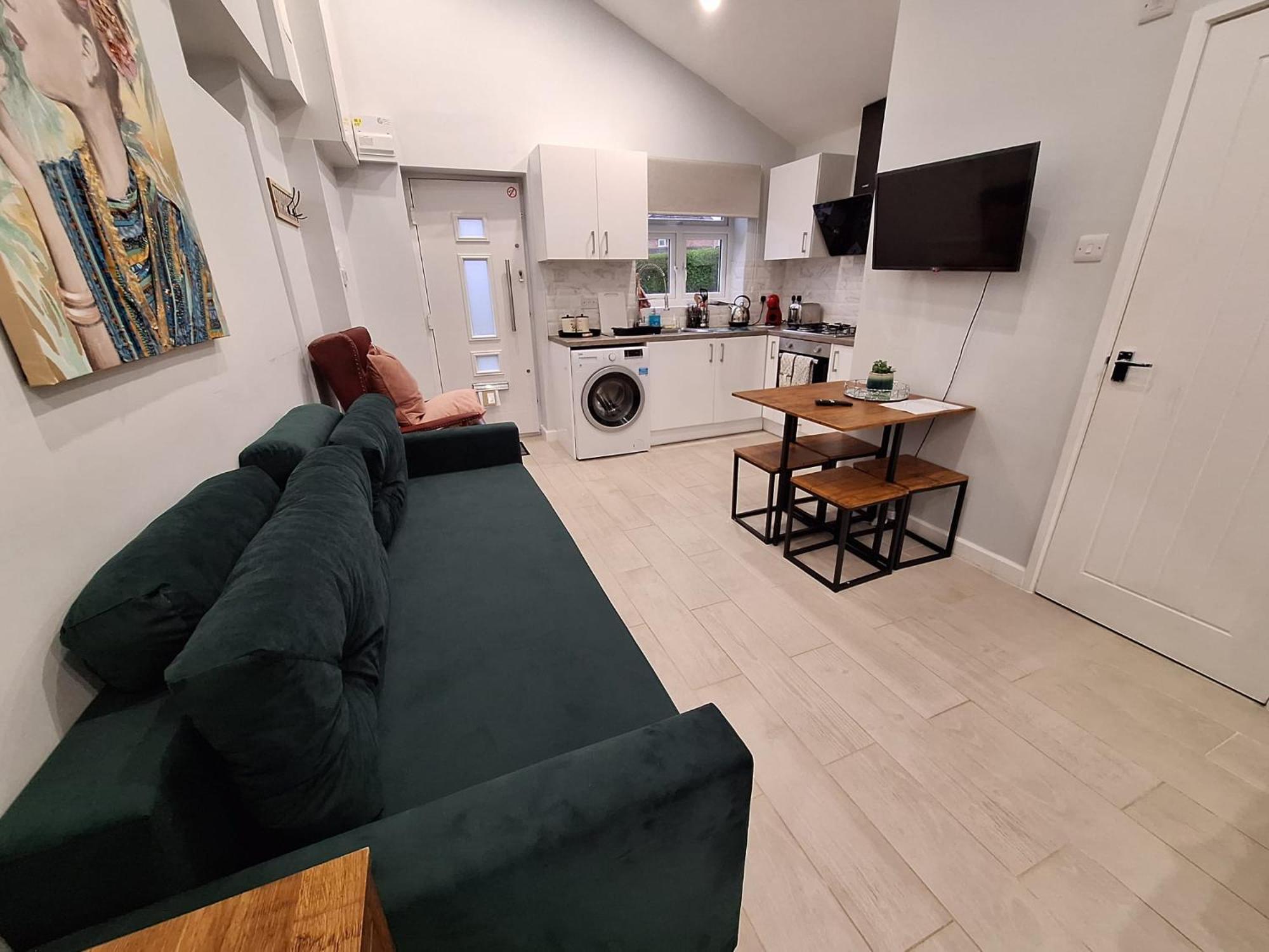 New, Stylish Studio Flat With Private Patio And Free On-Street Parking Check Out At 11Am Bournemouth Quarto foto